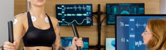 activité physique adaptée femme sur vélo